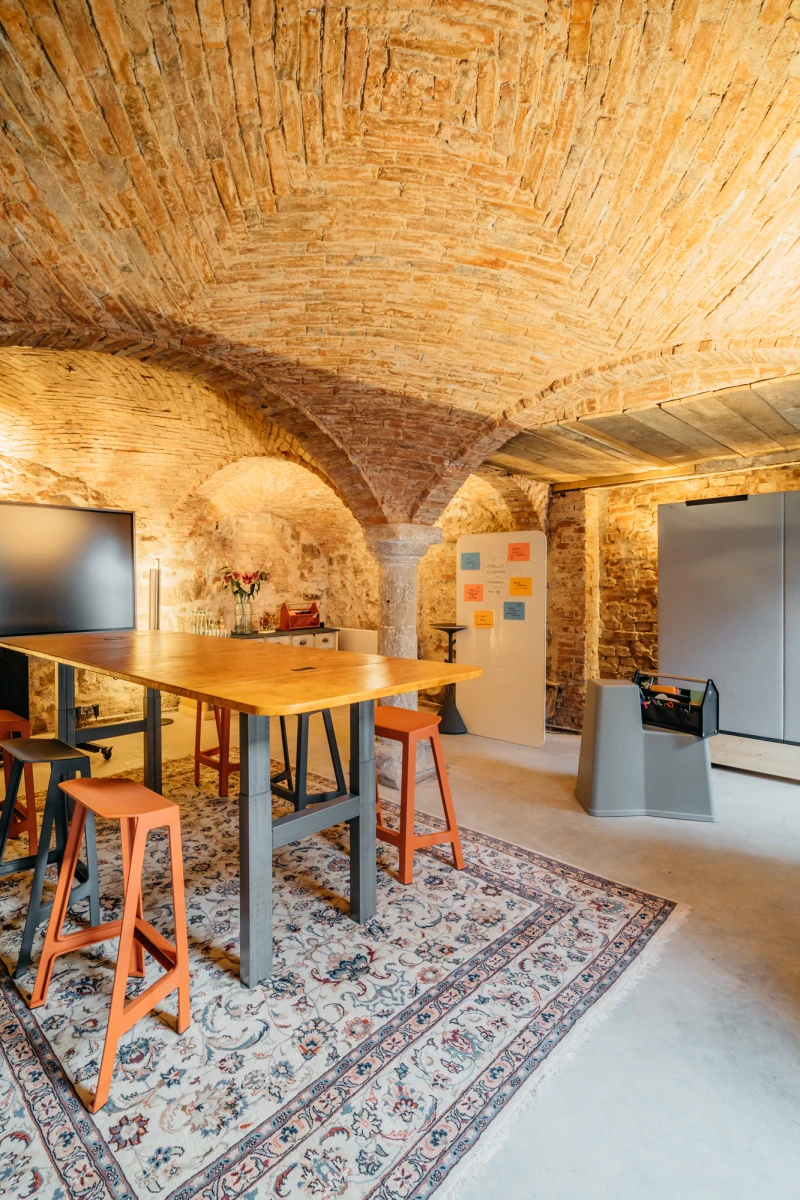 Historisches Gew&ouml;lbe im Gutshof Neun f&uuml;r Meetings und Events.