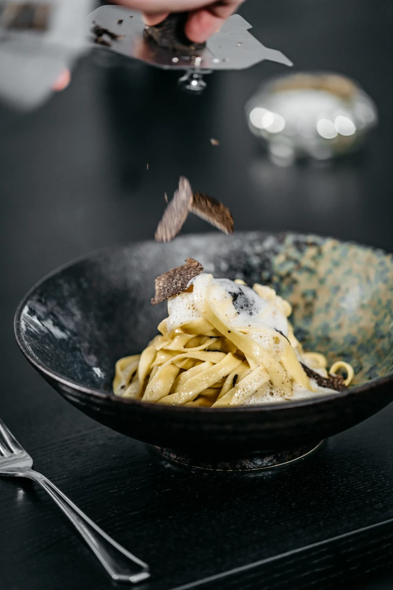 Tagliatelle mit Tr&uuml;ffeln im Hotel Riesengebirge Restaurant serviert.