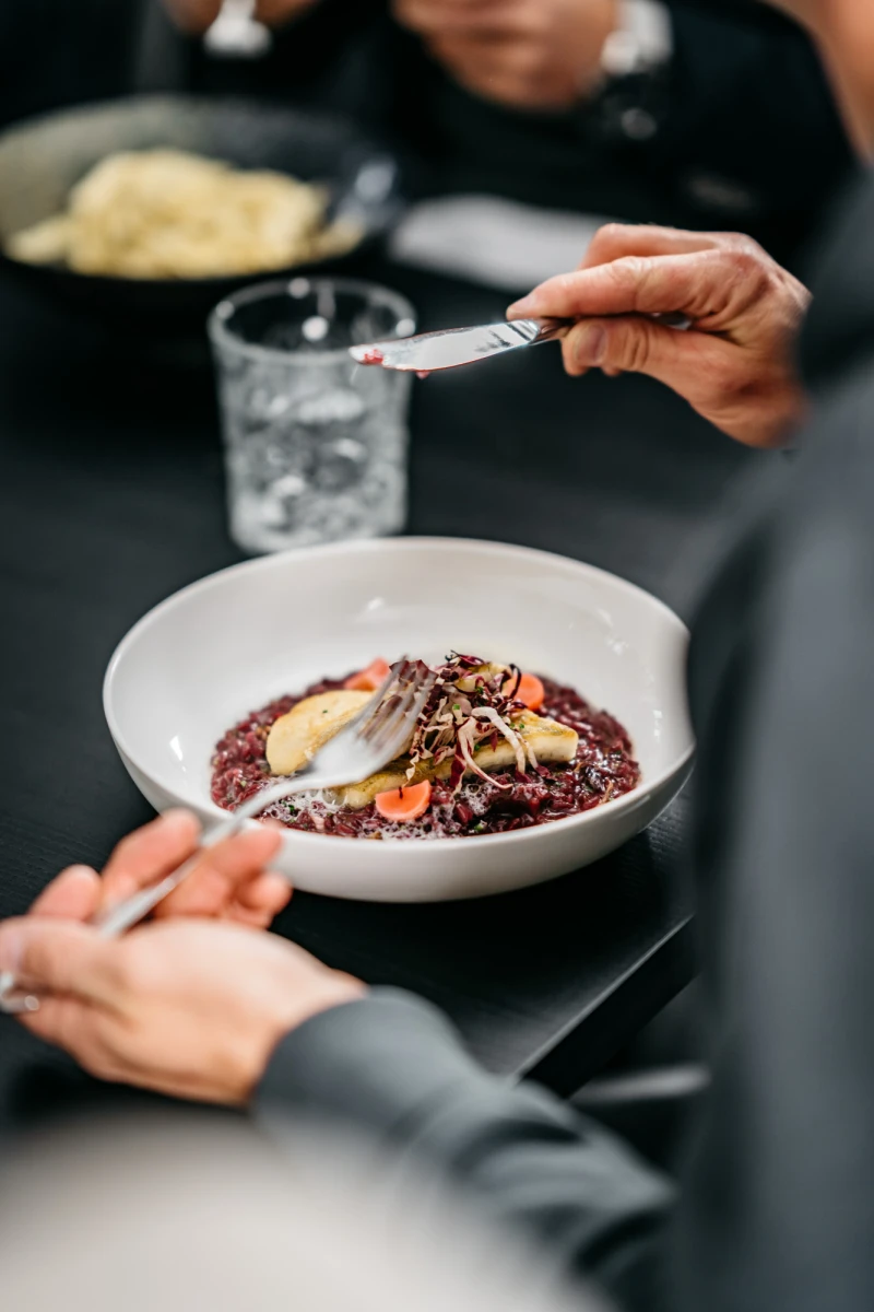 Gourmetgericht im Hotel Riesengebirge, stilvoll angerichtet und serviert.